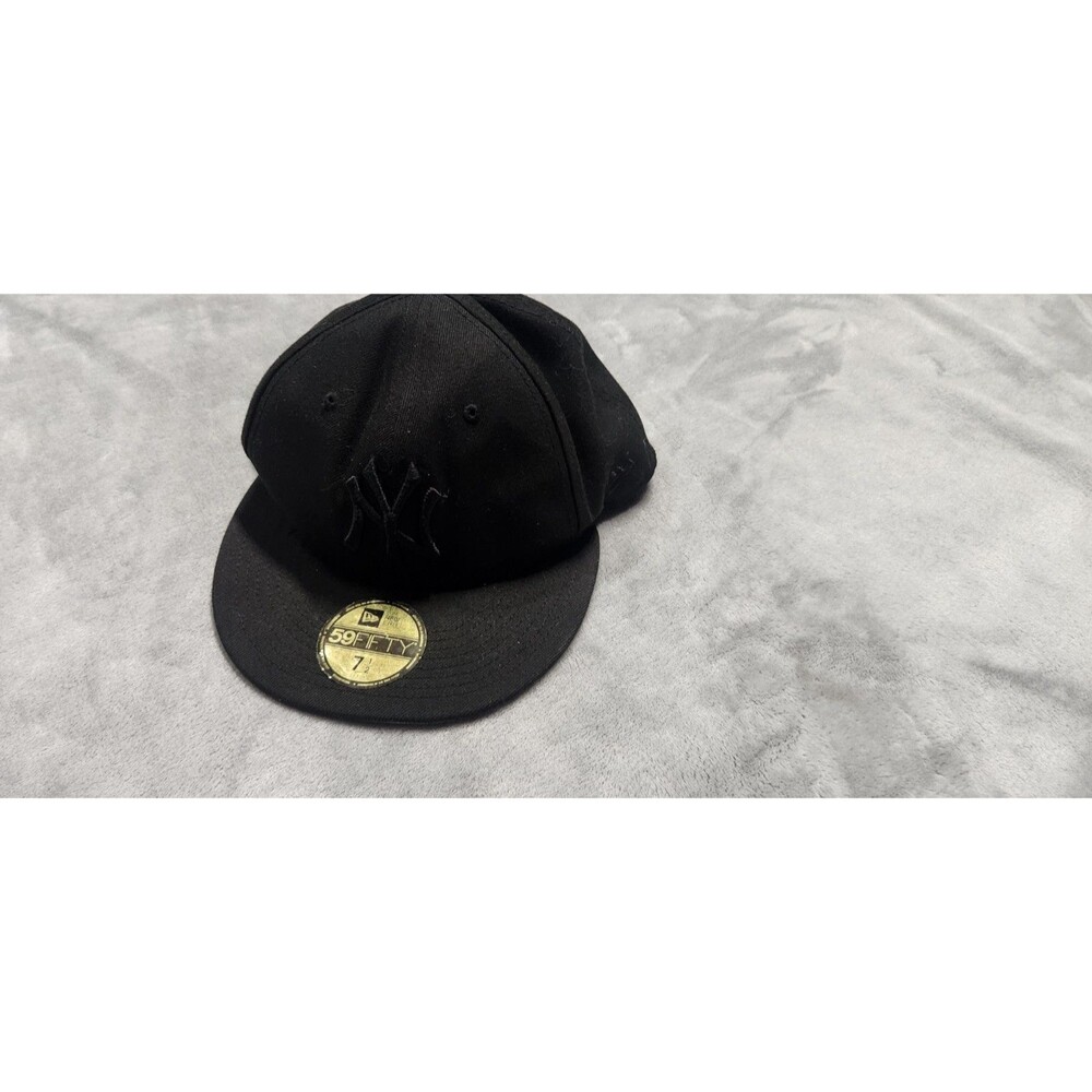 New York‎ Yankees Hat Cap Fitted 7 1/2 Black MLB New Era Baseball